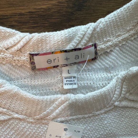 NWT Eri + Ali lace sleeved top blouse size LARGE Anthropologie - Picture 3 of 4